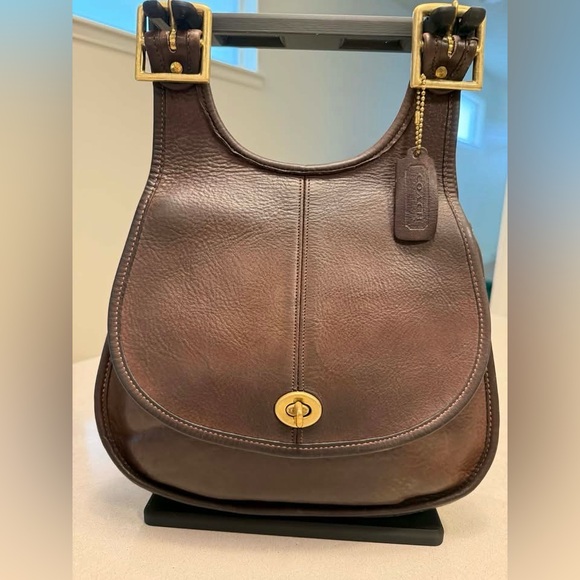 Coach Handbags - 👜 COACH Cashin Vintage NYC Crescent Metal Tag Beautifully Textured Mocha 9235